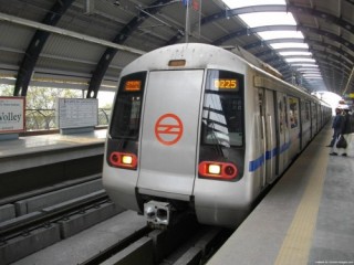 197_Para_Delhi-Metro-Exterior